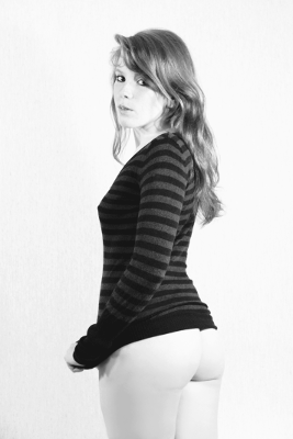 Gray Sweater 3, par Xavier E. G. Dierick